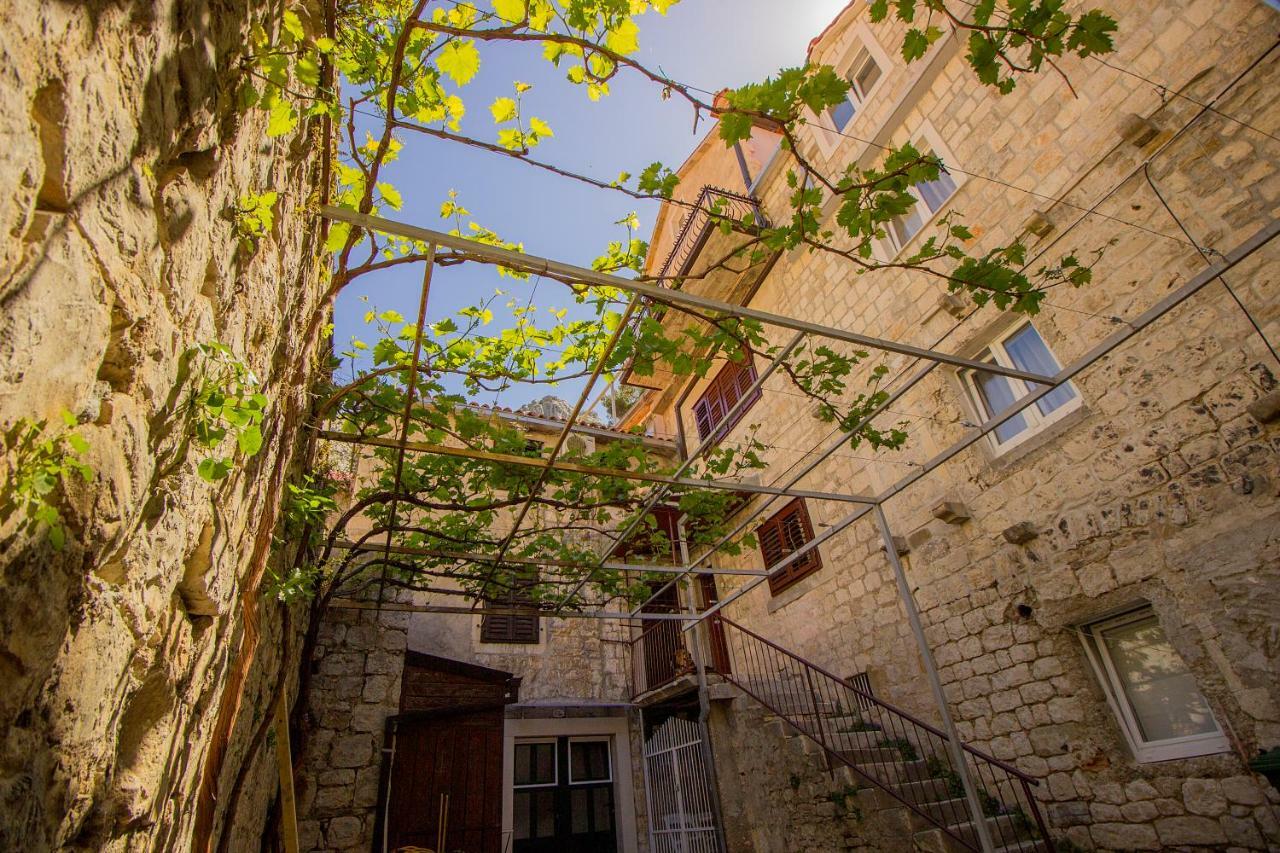 Hostel Omiš Exterior foto